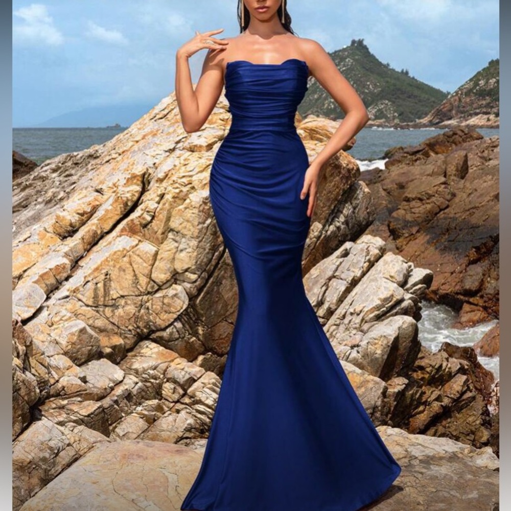 Elegant Blue Strapless Evening Gown